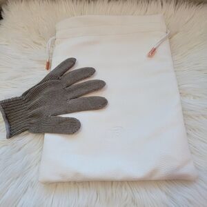 NWOT T3 Travel Bag + Heat‑Resistant Styling Glove